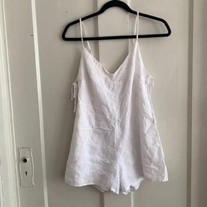 Dee Elly white playsuit with embroidered flowers. Size: S